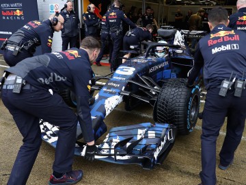 Daniel Ricciardo rozbił nowy bolid Red Bull RB14